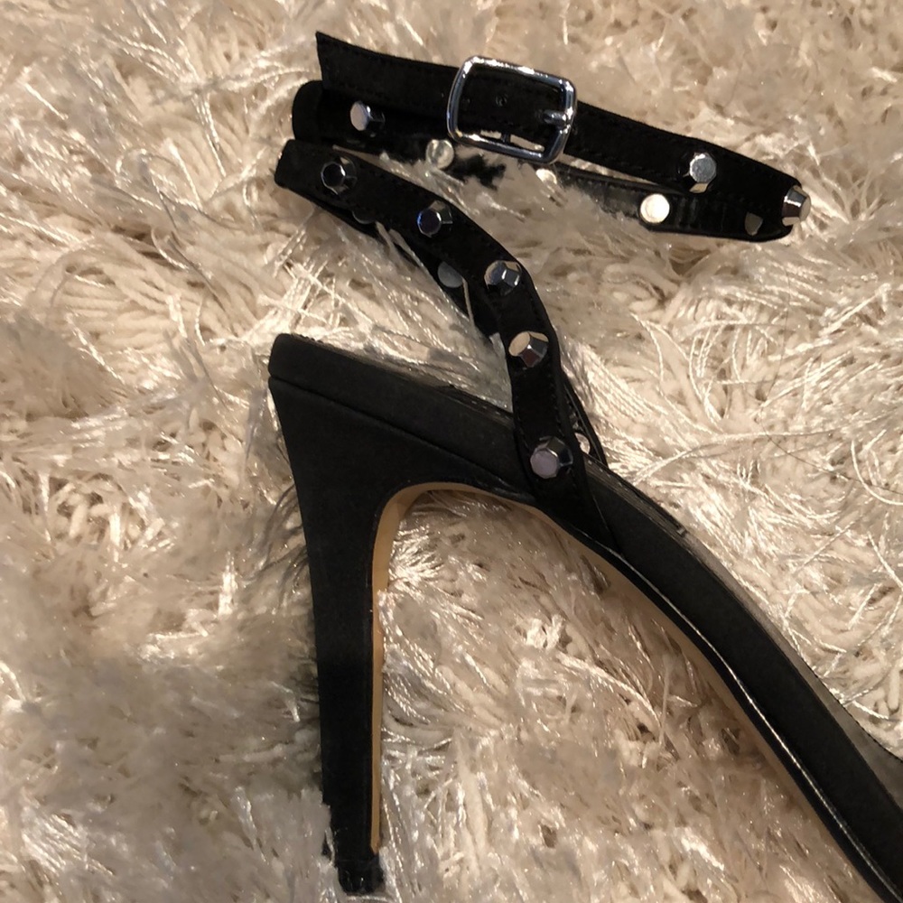 Black & Silver Heels 🖤 🤍 - Picture 3 of 3